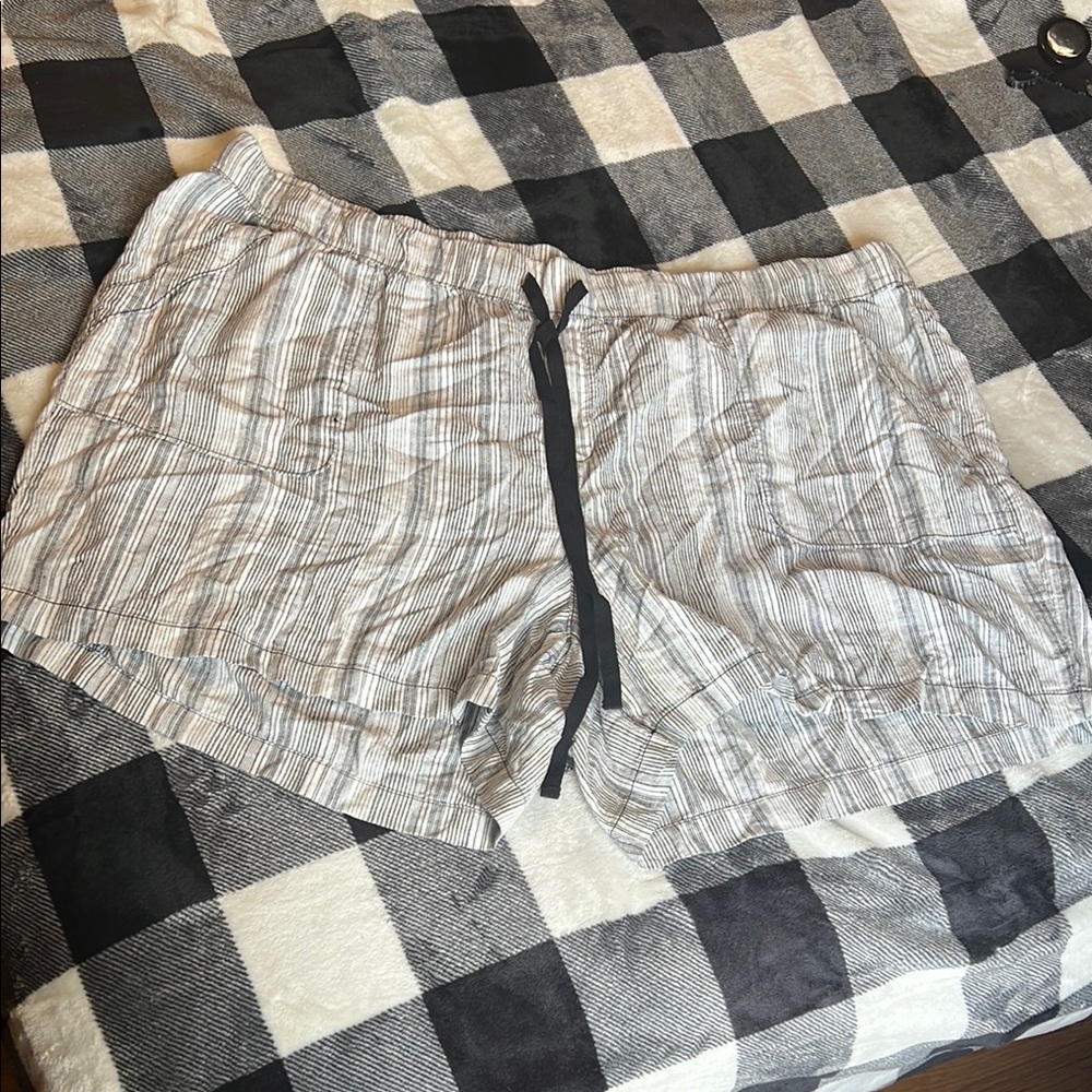 Lane Bryant Black and White Striped Shorts NWT plus size 28